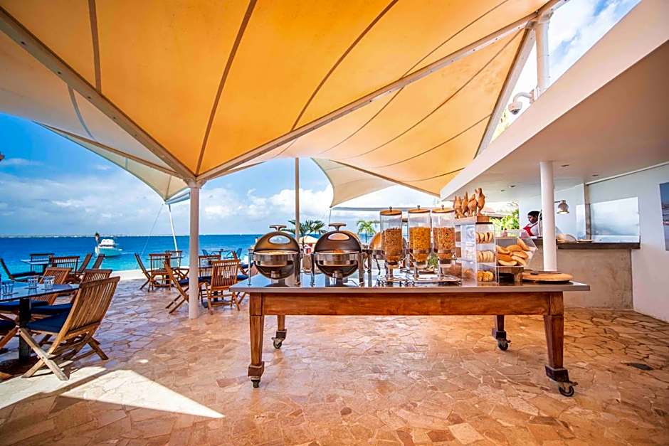 Captain Don's Habitat Bonaire BW Signature Collection