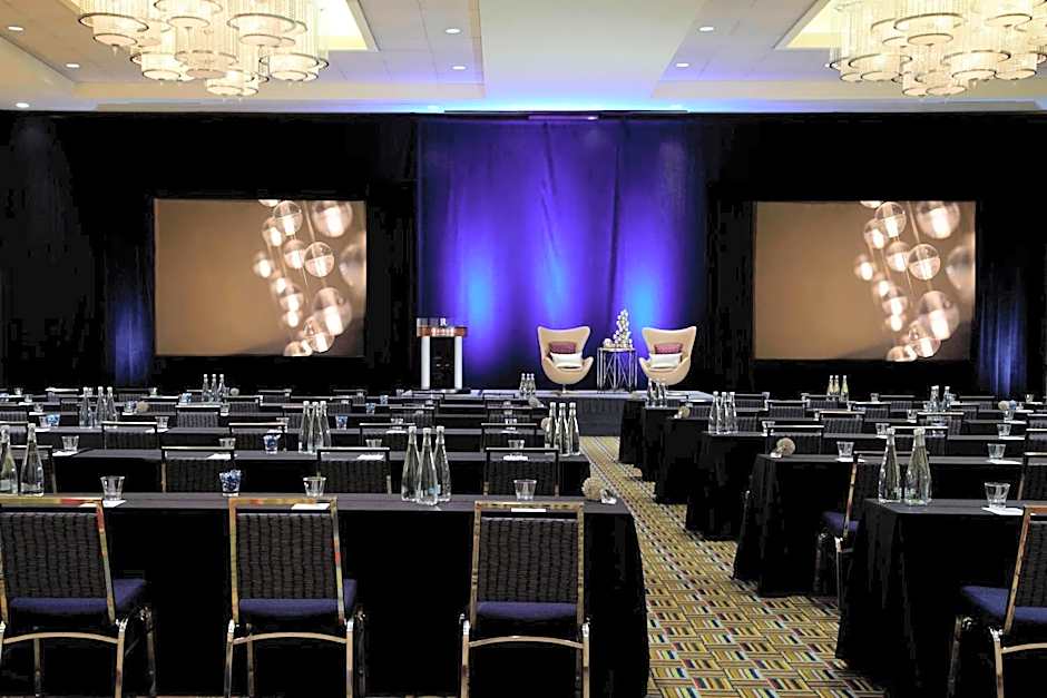 Renaissance by Marriott Las Vegas Hotel