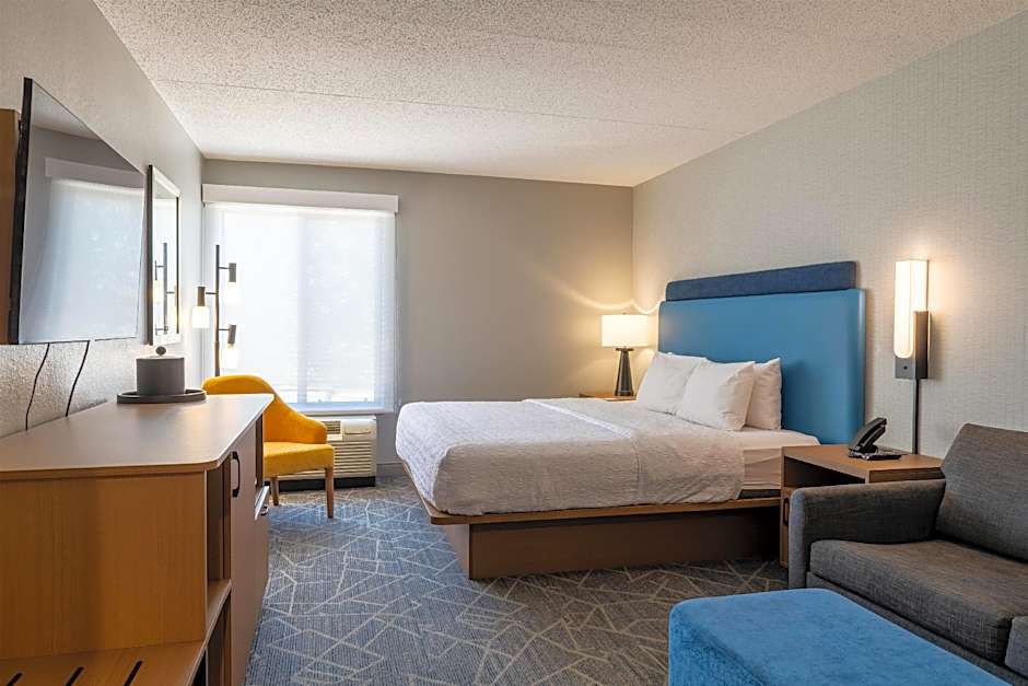 Photo 1 of 6 of 1 King Bed, Hearing/Mobility Accessible, Roll in Shower