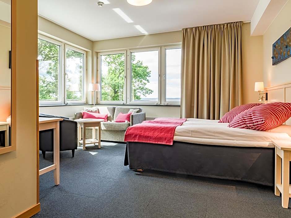 Ringsjöstrand Camping, Hotell och Stugby