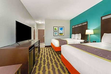 Queen Room with Two Queen Beds and Bath Tub - Mobility/Hearing Access - Non-Smoking