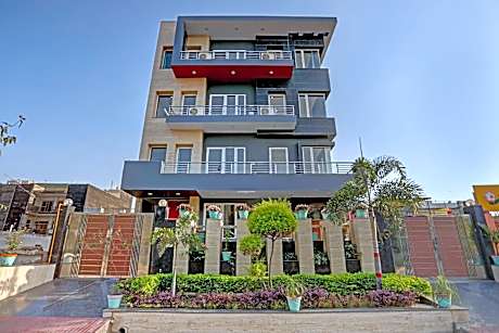 Townhouse Merriment Near ISKCON Temple Noida