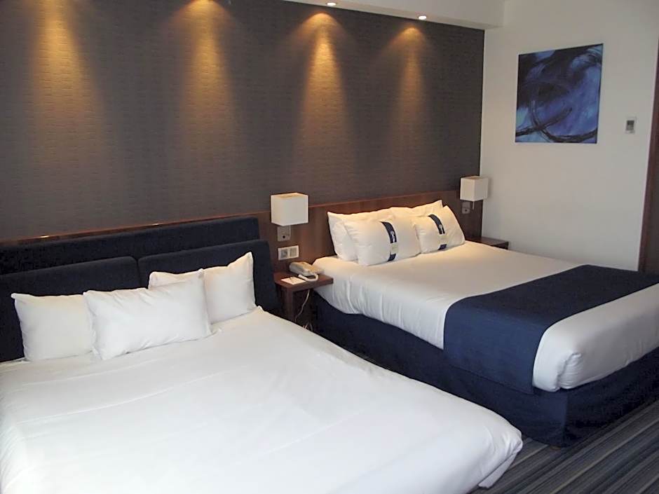Photo 1 of 8 of Standard 1 King Bed with Sofabed