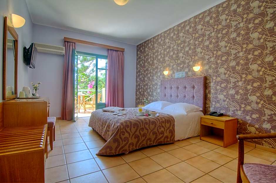 Photo 1 of 11 of Superior Twin Room