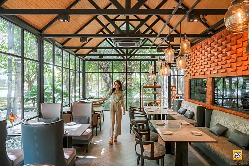 Grand Riverside Hotel