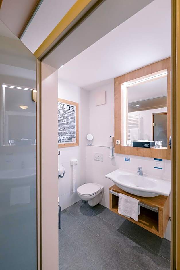 Hotel Locker & Legere