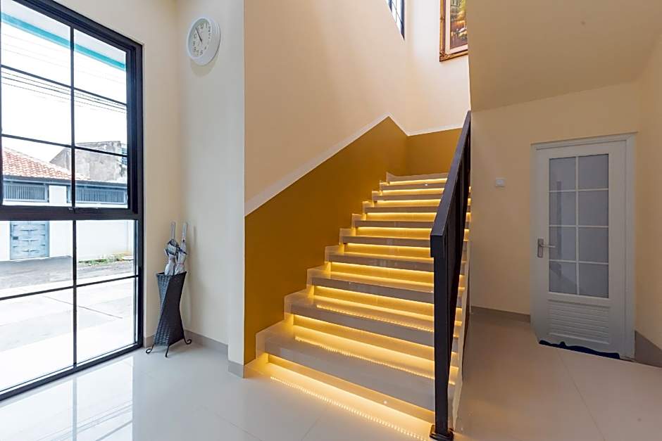 RedDoorz Plus @ La Asiana Guest house