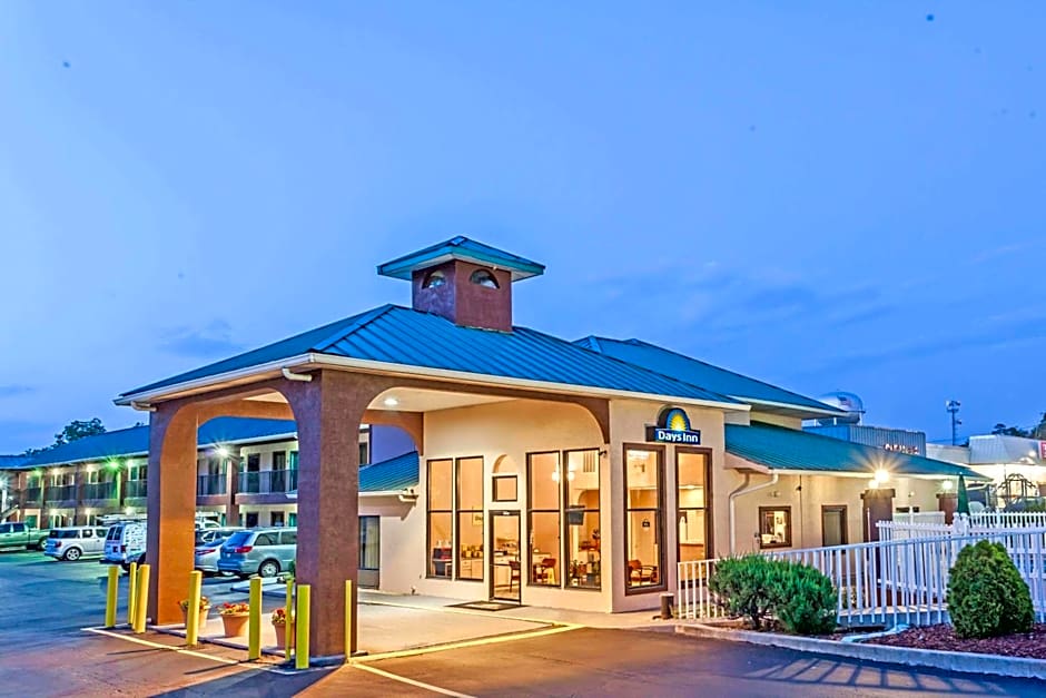 Days Inn by Wyndham Jackson