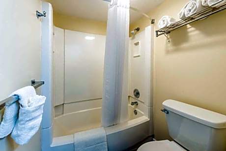 Queen Room - Accessible/Non-Smoking