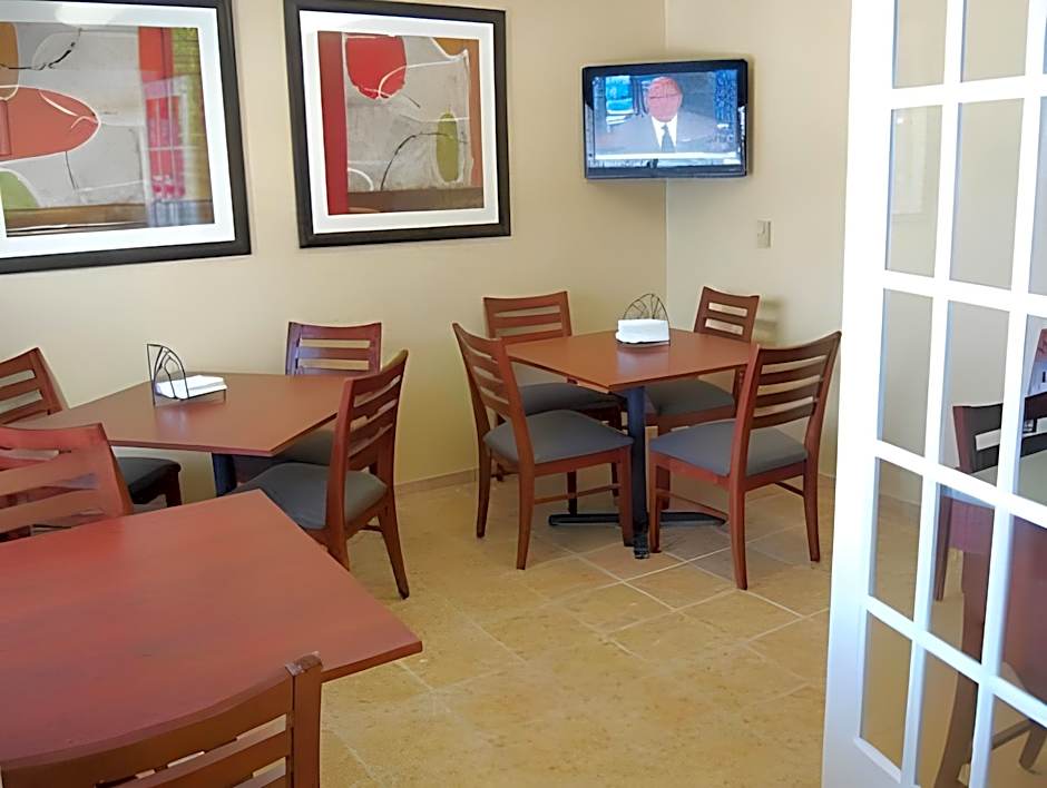 Motel 6-Oak Creek, WI