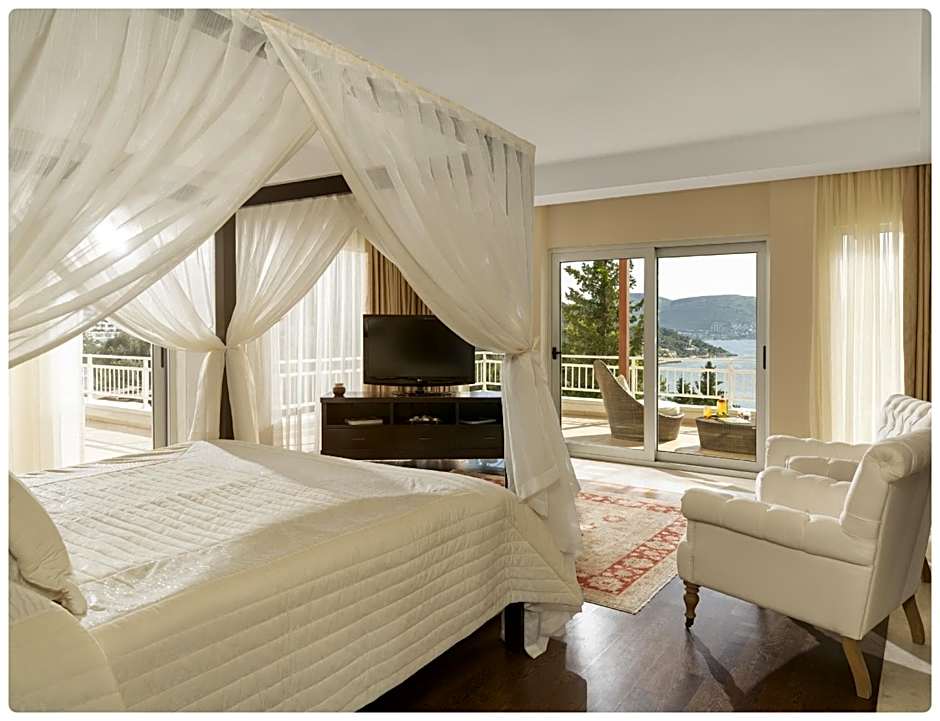 Photo 1 of 5 of Superior Villa