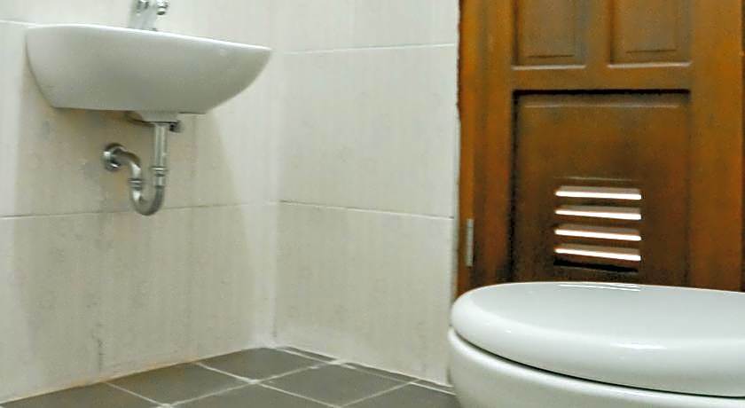 Bumi Ciboled Mitra RedDoorz near Gerbang Tol Pamulihan