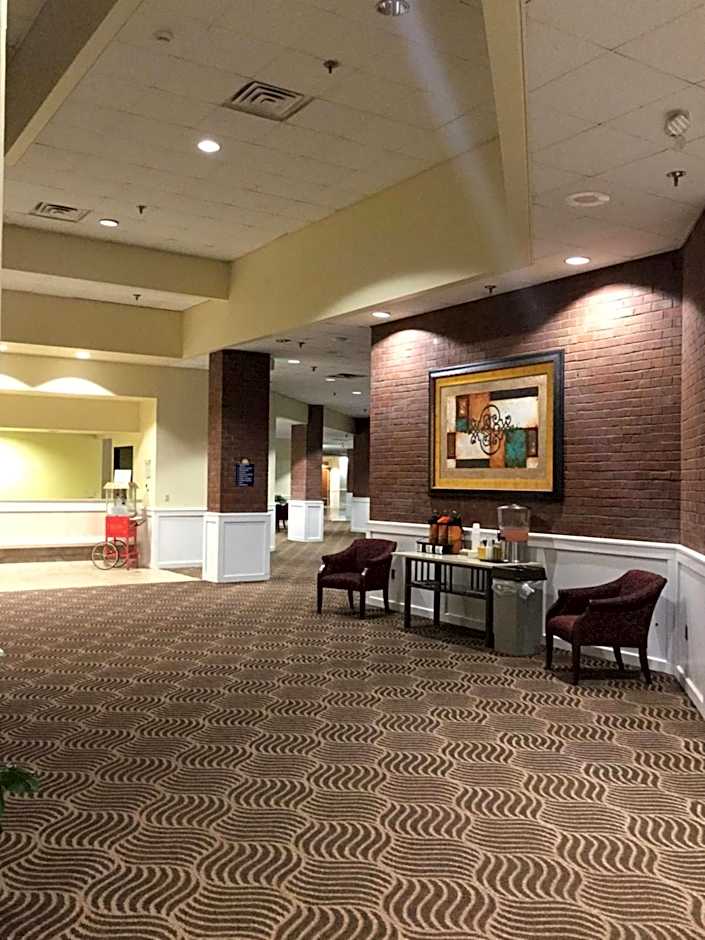 Days Inn & Suites by Wyndham Tallahassee Conf Center I-10