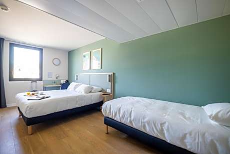 Quadruple Room with One Double Bed and Two Single Beds