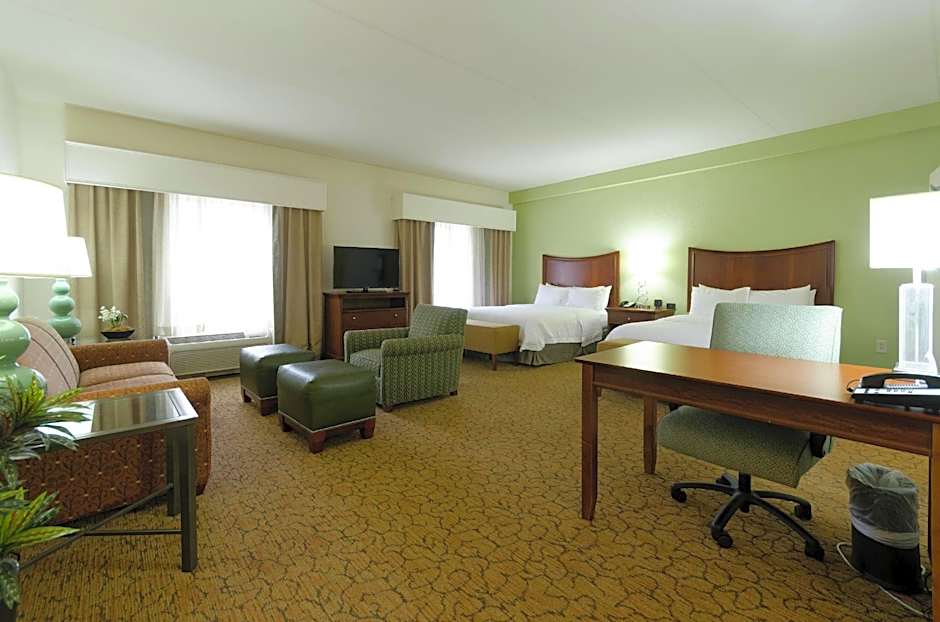 Foto 1 di 13 di Studio 2 Queen Beds, Hearing/Mobility Accessible, Roll in Shower