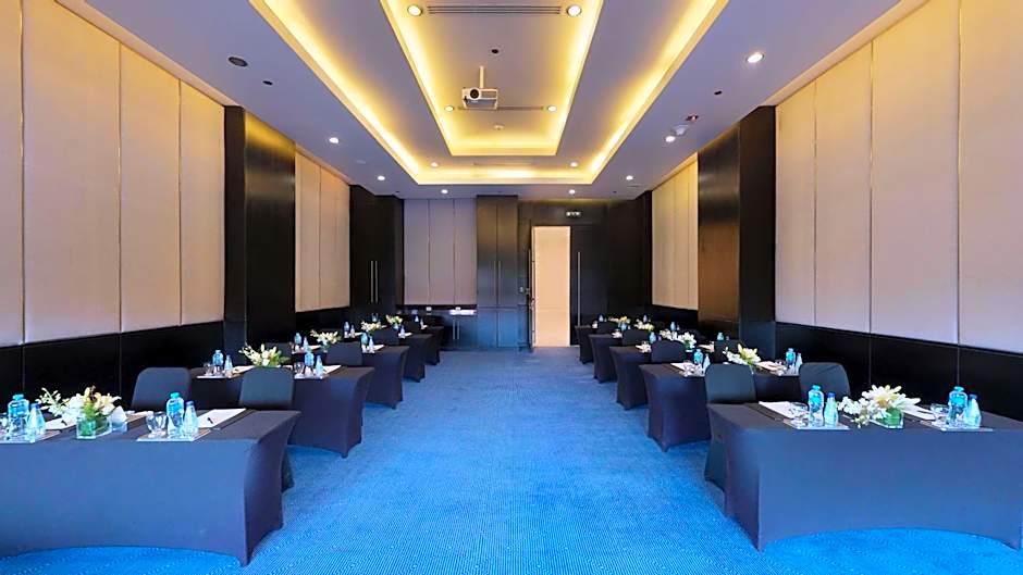 Dusit Thani LakeView Cairo