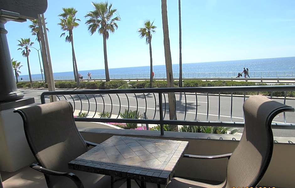 Tamarack Beach Hotel