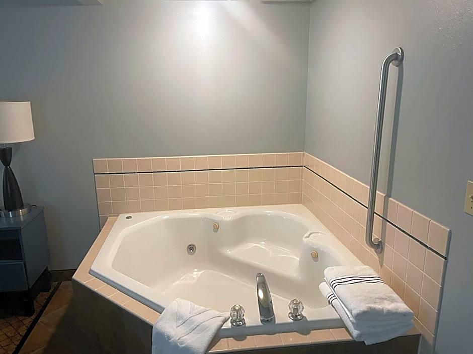 AmericInn by Wyndham Hartford WI