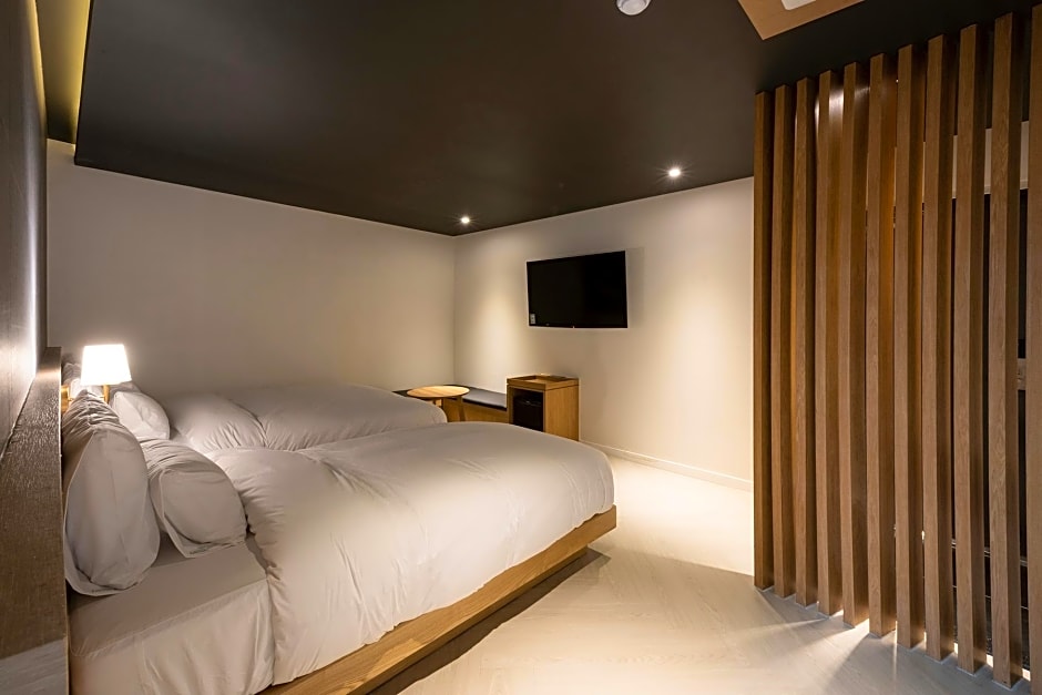 Tongyeong Hangnam Brown Dot