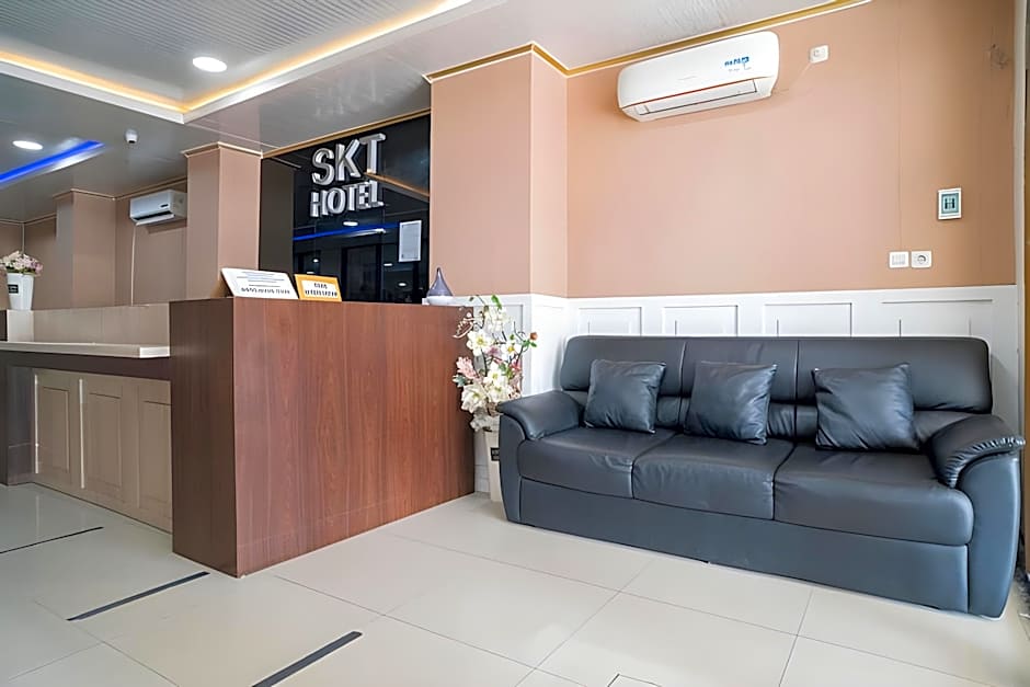 RedDoorz Plus Syariah near Pasar Turi