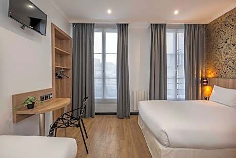 Quadruple Room (1 Double Bed)