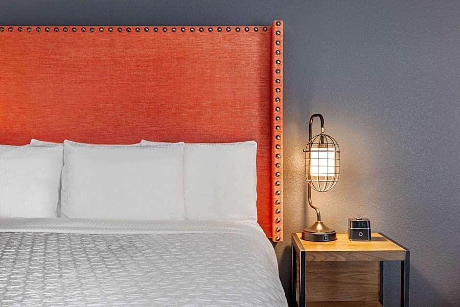 La Quinta Inn & Suites by Wyndham Lewisville