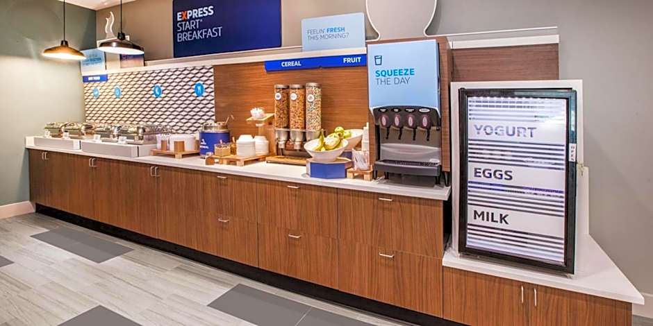 Holiday Inn Express and Suites Lindale By IHG