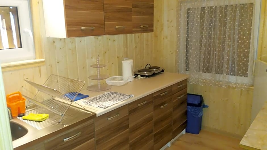 Domki nad jeziorem w Kar¿owicach