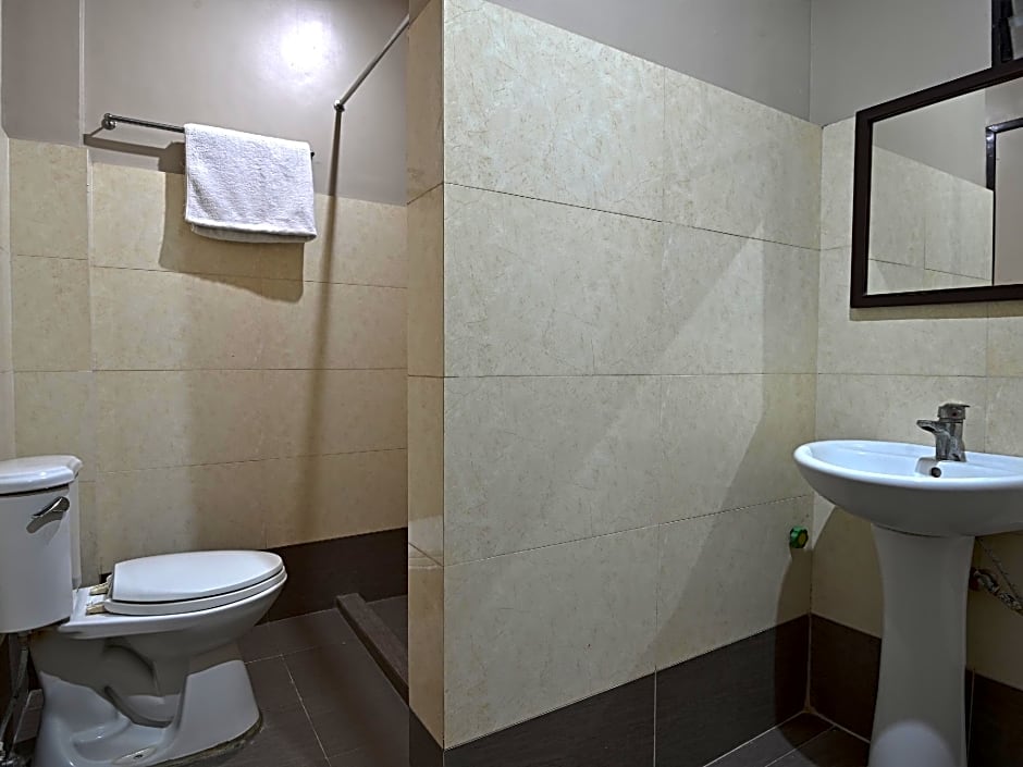 OYO 584 Grace Residence Hall