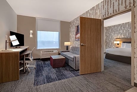 1King Mobilty/Hearing Access Ri Shwr Suite Ns