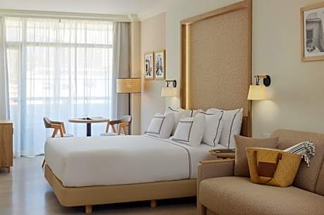 Family Room (2 Adults + 2 Children)