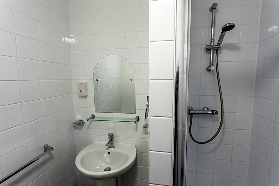 Roydon Marina Village Hotel