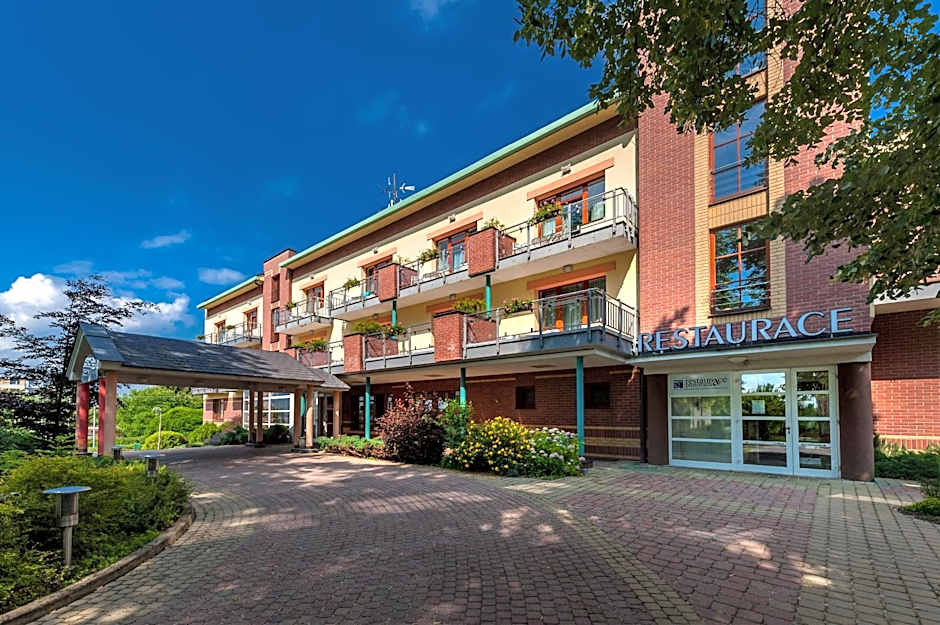 April hotel Panorama