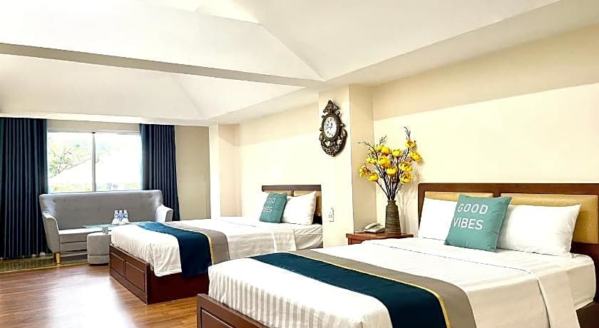 Hoa De Nhat - San Bay Tan Son Nhat 