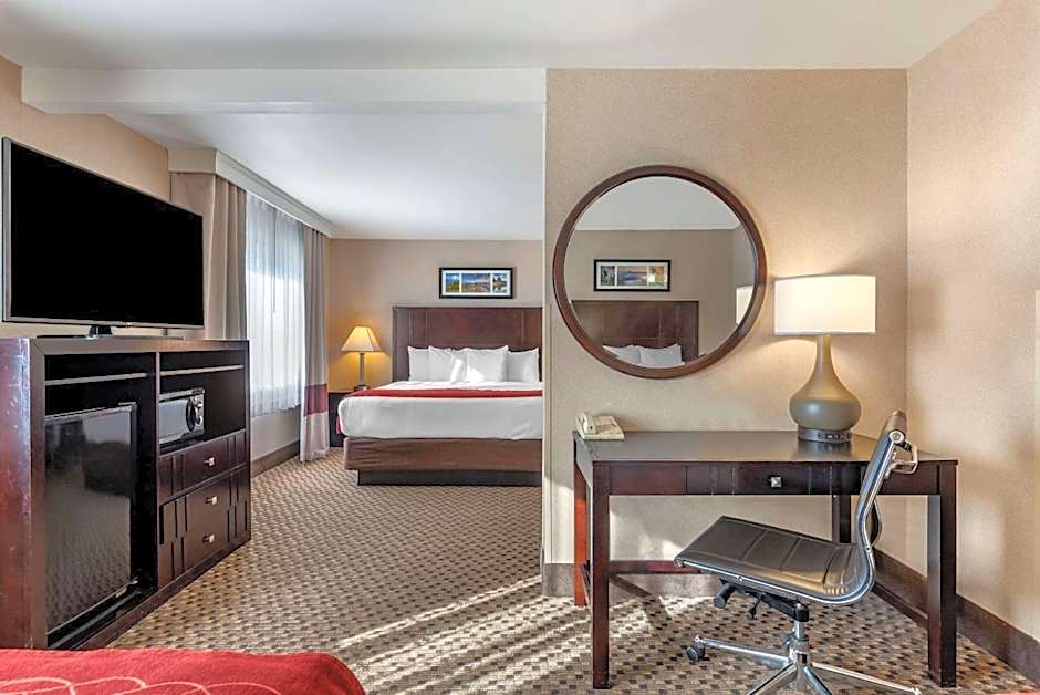 Photo 1 of 4 of 1 King Bed and 2 Queen Beds Suite, No Pets