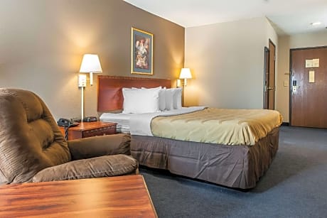 1 King Bed, No Smoking