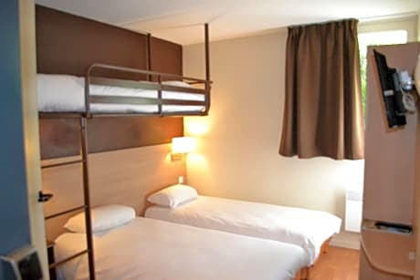 Triple Room with 3 Single Beds