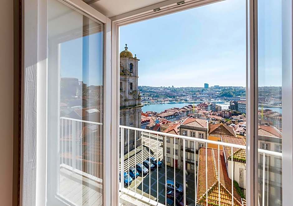Oporto Street das Aldas - River View