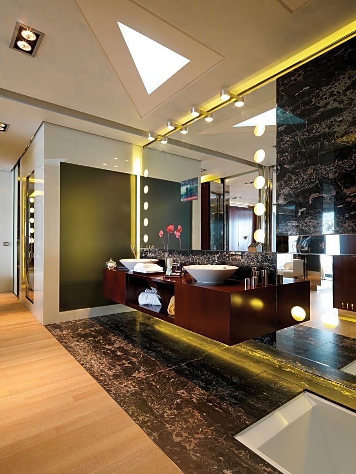 Elounda Beach Hotel & Villas, a Member of the Leading Hotels of the Wo