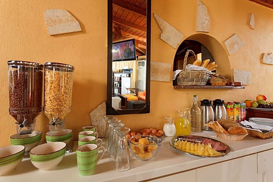 Danelis Studios & Apartments