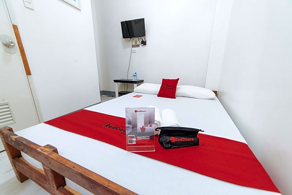 RedDoorz @ Plaza Jaro Iloilo