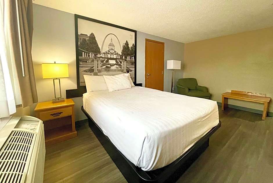 Super 8 by Wyndham St. Clair MO