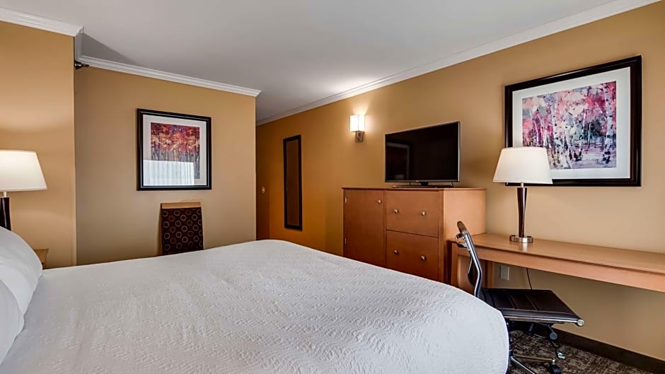 Best Western Plus Windjammer Inn & Conference Center