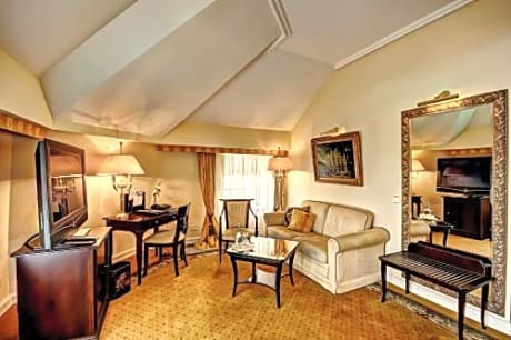 Executive Junior Suite with View to Frauenkirche