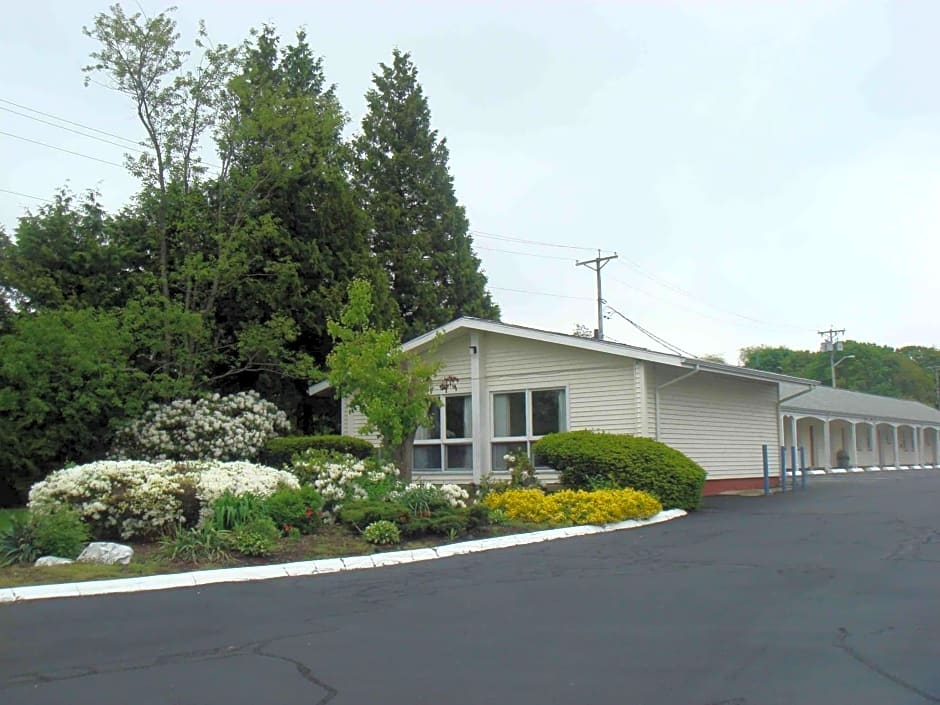 Harbor Base Inn