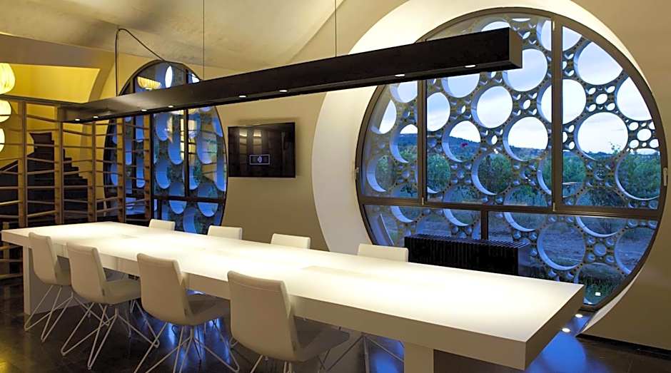 Cava & Hotel Mastinell