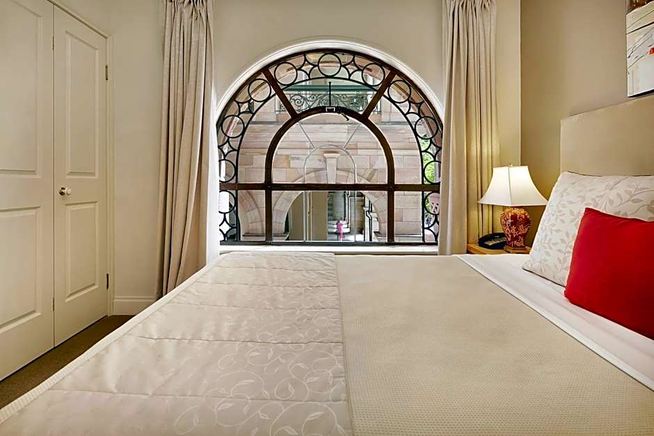 Manor Apartment Hotel