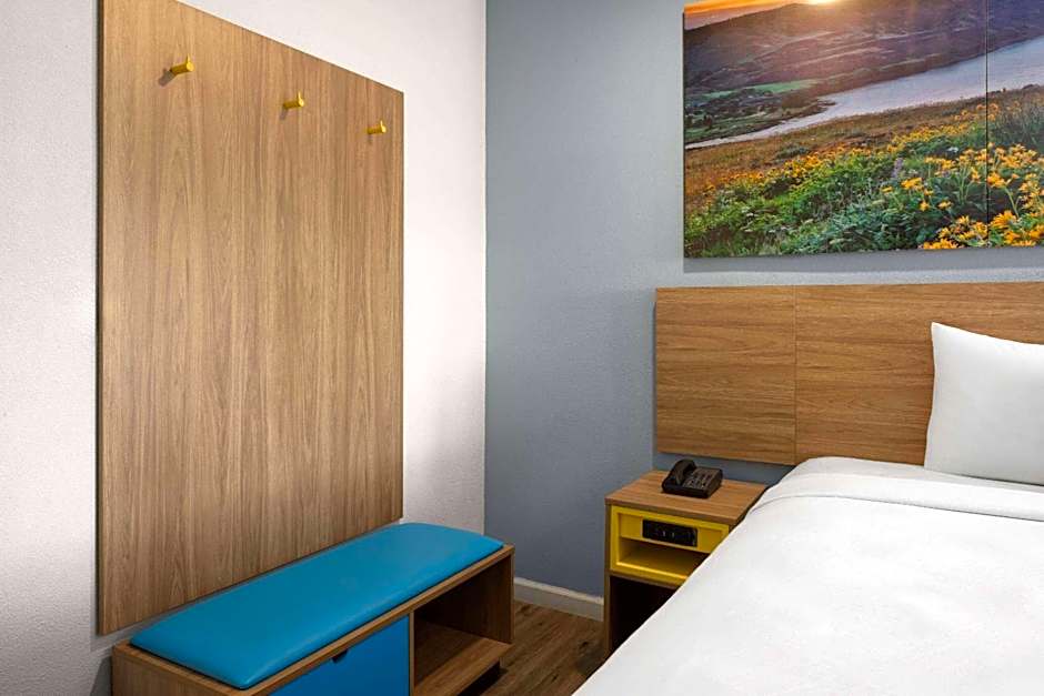 Days Inn by Wyndham Bakersfield