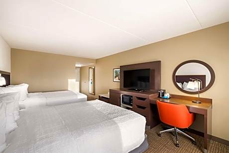 Queen Room with Two Queen Beds - Hearing Accessible