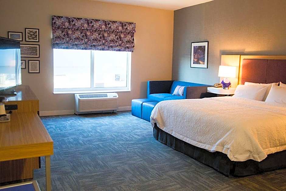 Photo 1 of 3 of 1 King Bed, Hearing/Mobility Accessible, Bathtub